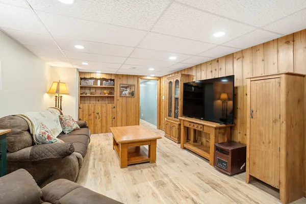 $299,900 | 2104 West Oakland Avenue, Austin, MN 55912