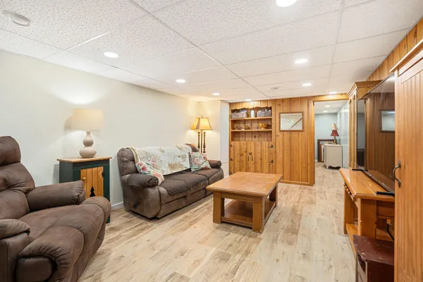 $299,900 | 2104 West Oakland Avenue, Austin, MN 55912