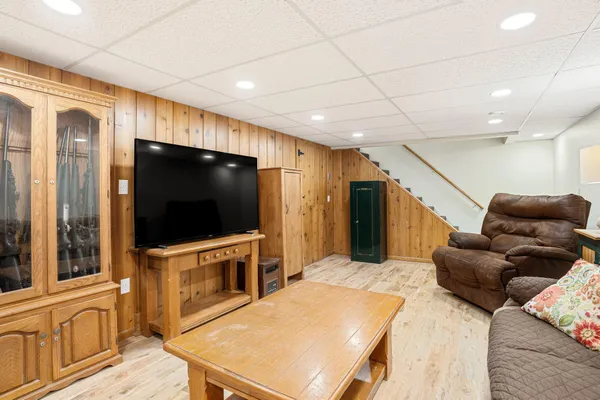 $299,900 | 2104 West Oakland Avenue, Austin, MN 55912