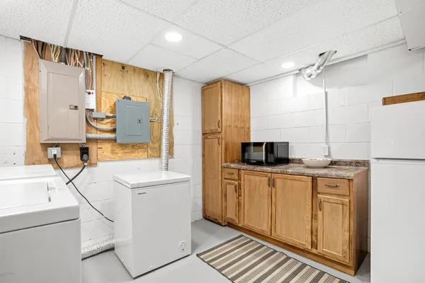 $299,900 | 2104 West Oakland Avenue, Austin, MN 55912