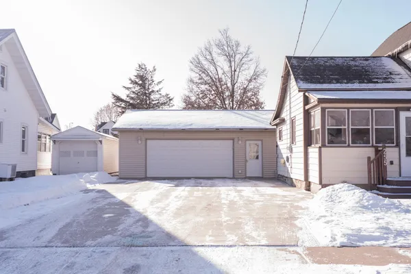 $214,900 | 255 West Vine Street, Mondovi, WI 54755