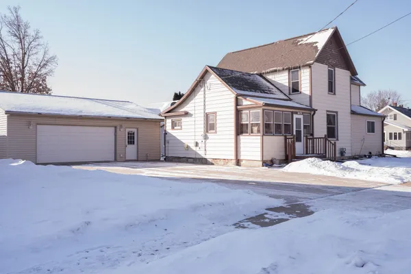$214,900 | 255 West Vine Street, Mondovi, WI 54755