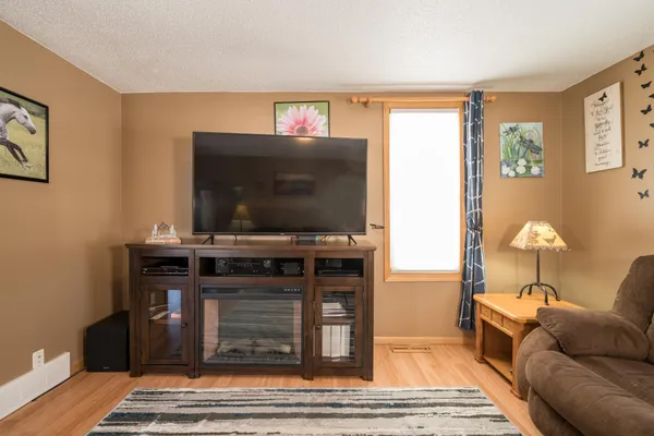 $214,900 | 255 West Vine Street, Mondovi, WI 54755