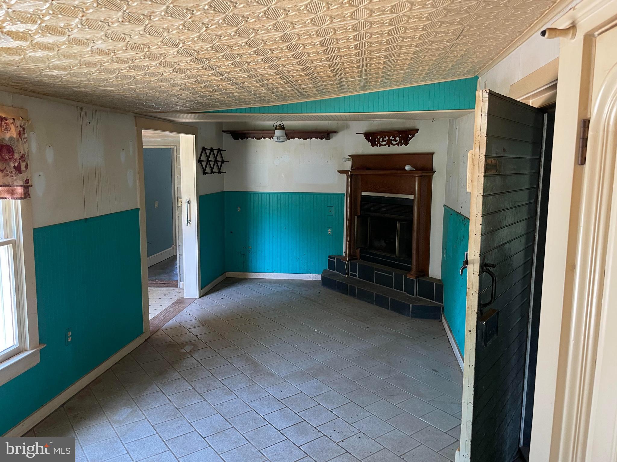 707 Old Liberty Road Sykesville, MD 21784 - Photo 25 of 31 a view of empty room with window and fireplace