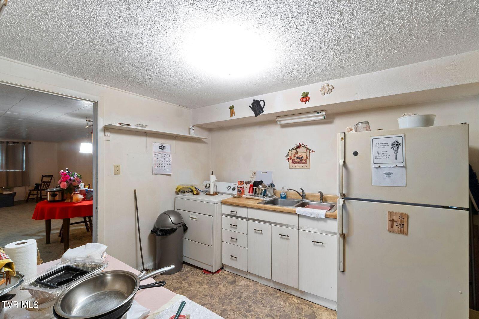 1811 Old Tusculum Road Greeneville, TN 37745 - Photo 19 of 27 Basement Kitchen