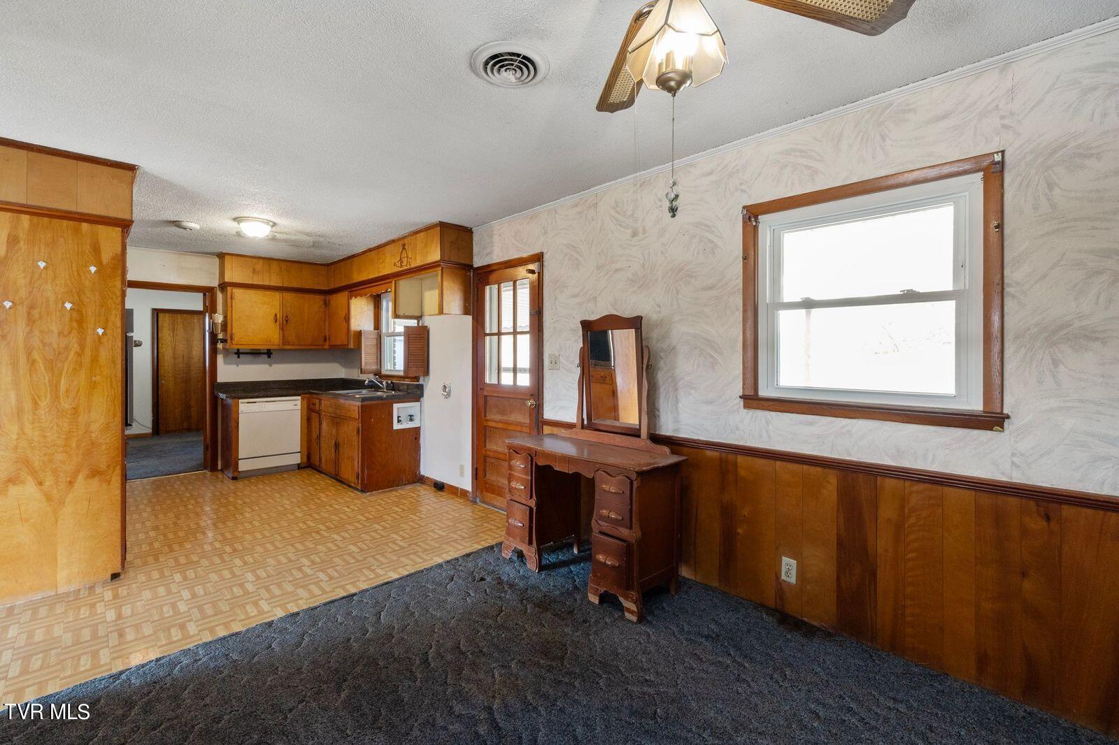 1811 Old Tusculum Road Greeneville, TN 37745 - Photo 6 of 27 Dinning into Kitchen