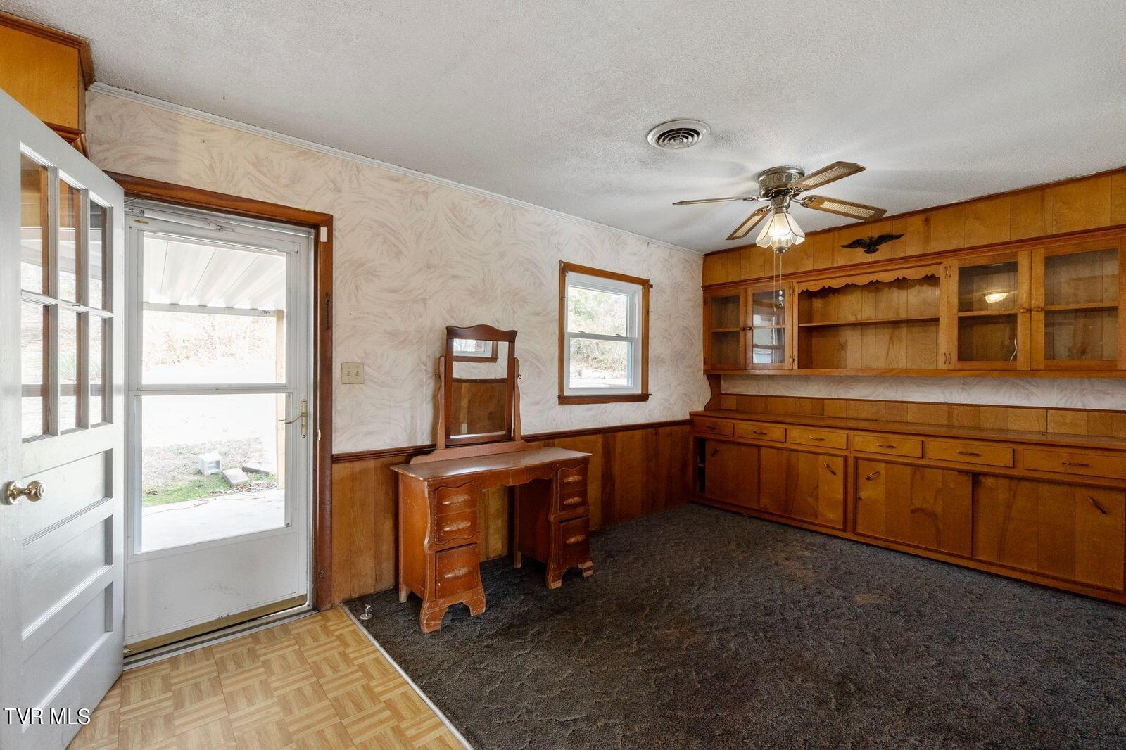 1811 Old Tusculum Road Greeneville, TN 37745 - Photo 7 of 27 Formal Dinning