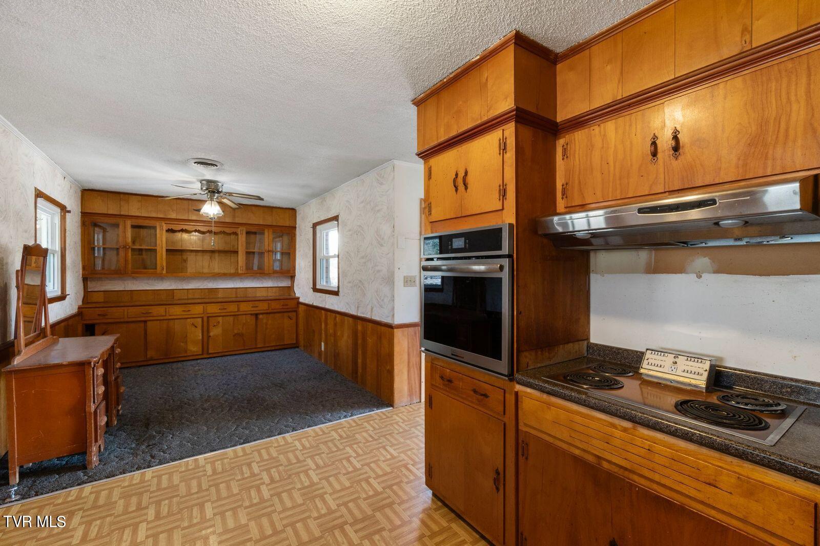 1811 Old Tusculum Road Greeneville, TN 37745 - Photo 8 of 27 Formal Dinning
