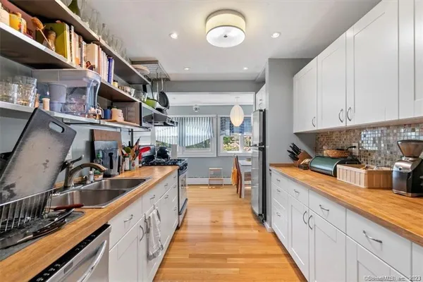 $3,100 | 842 Edgewood Avenue, Unit 2, New Haven, CT 06515