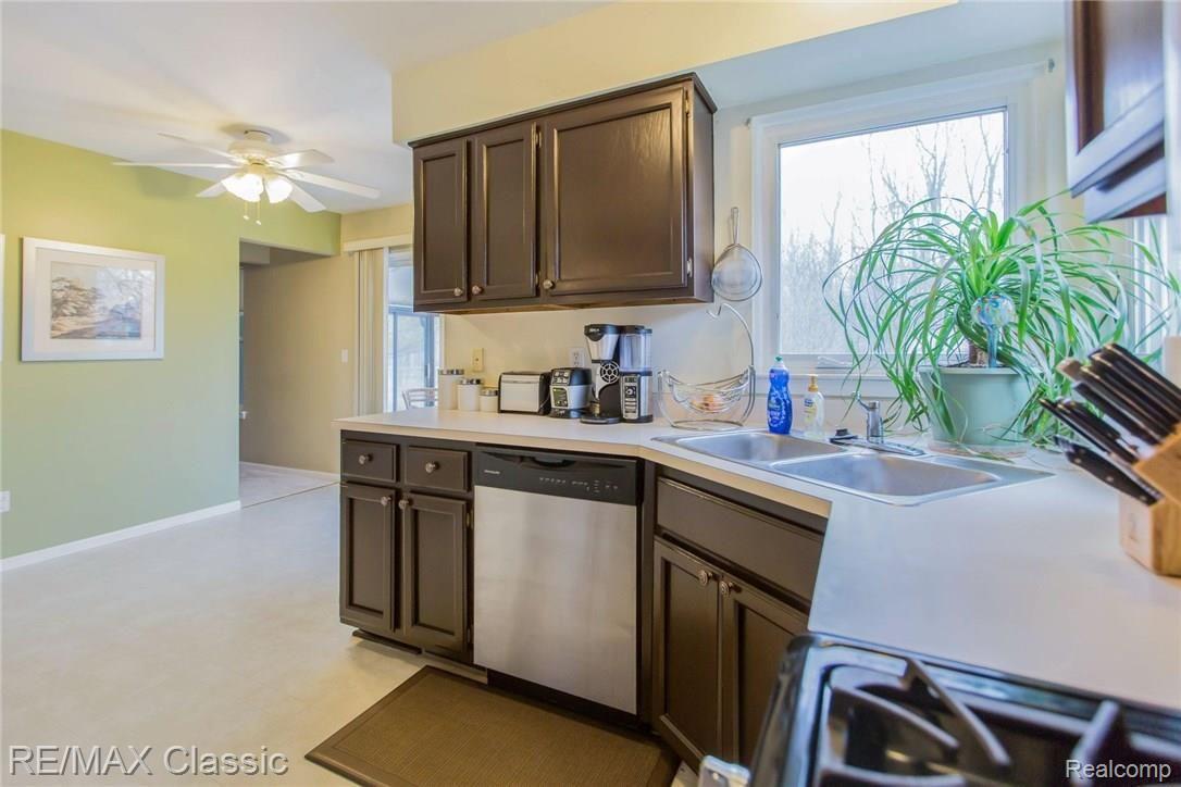 44808 Ridgefield Road Canton, MI 48188 - Photo 10 of 31 10.jpg