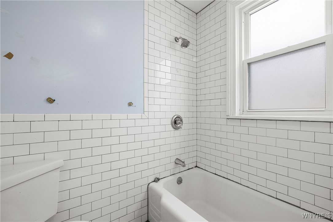 248 Auburn Avenue Buffalo, NY 14213 - Photo 12 of 34