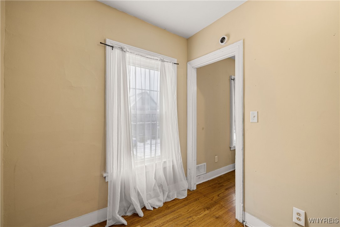 248 Auburn Avenue Buffalo, NY 14213 - Photo 17 of 34