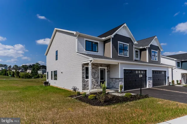 $464,900 | 651 Brittany Drive, Mechanicsburg, PA 17055