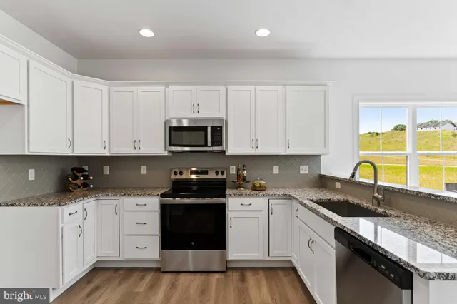 $464,900 | 651 Brittany Drive, Mechanicsburg, PA 17055