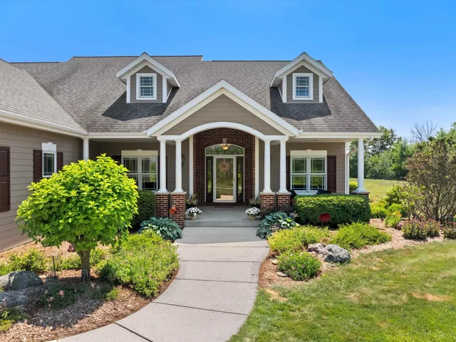 $750,000 | 631 Cedar Avenue, Cedar Grove, WI 53013