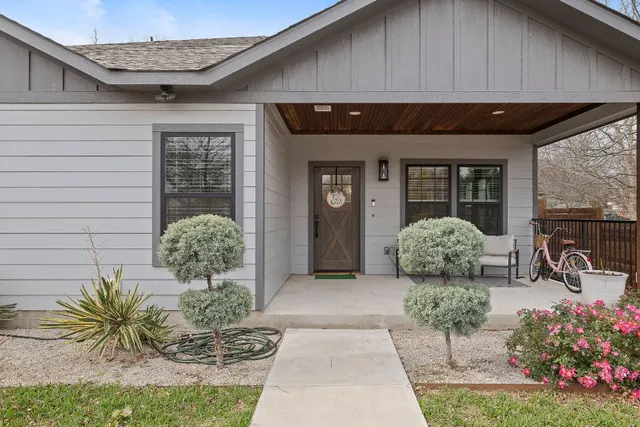 a view of a entryway front of house