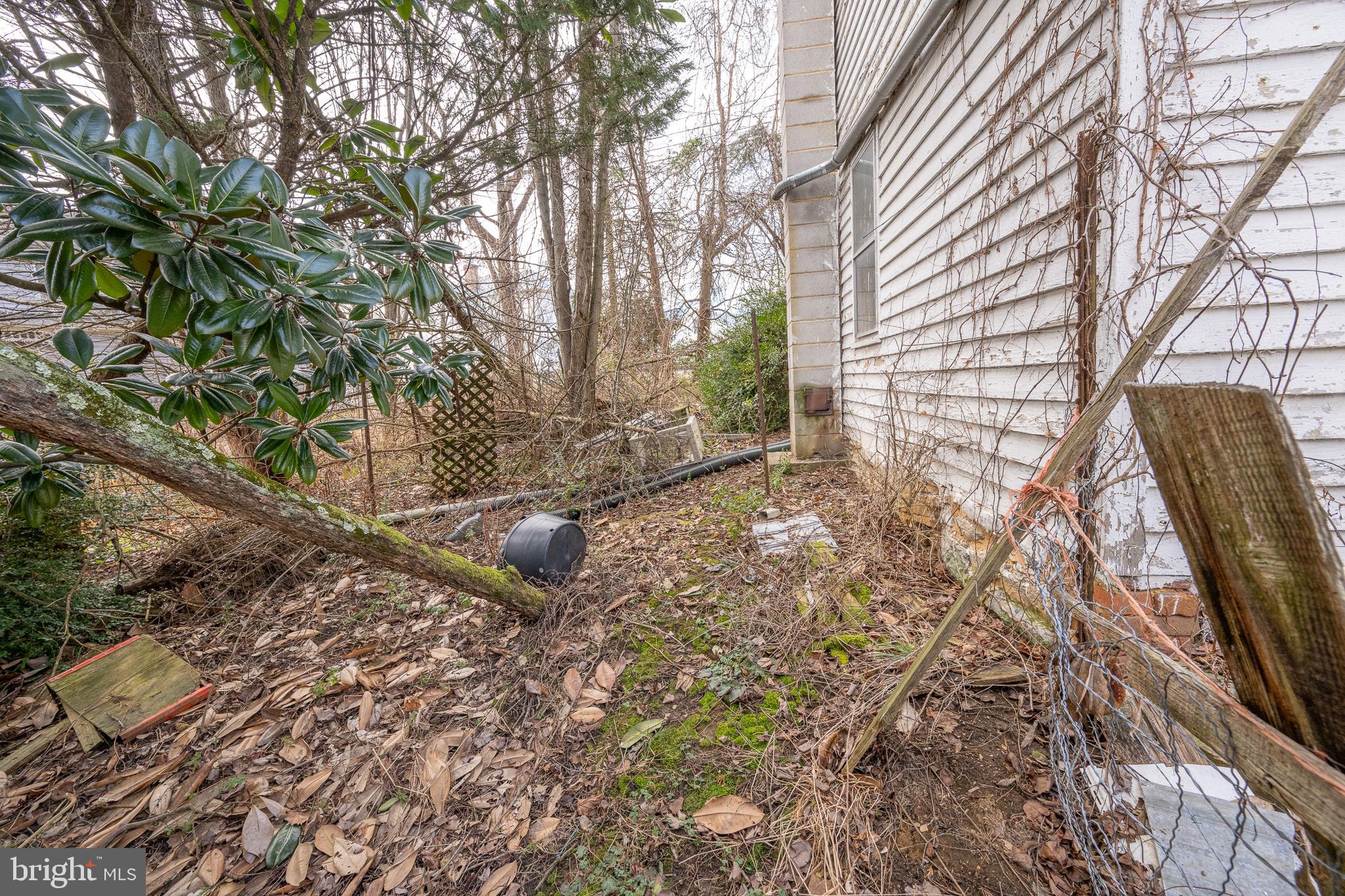 12 Conicville Road Mount Jackson, VA 22842 - Photo 11 of 14 a backyard of a house with table and chairs and wooden fence