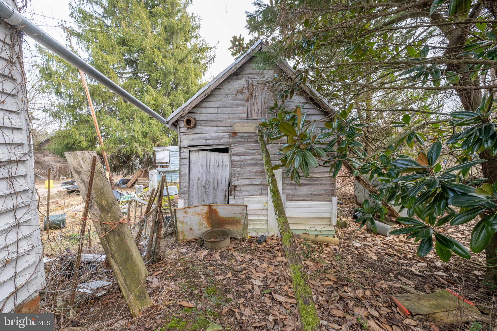 12 Conicville Road Mount Jackson, VA 22842 - Photo 12 of 14 a backyard of a house with table and chairs