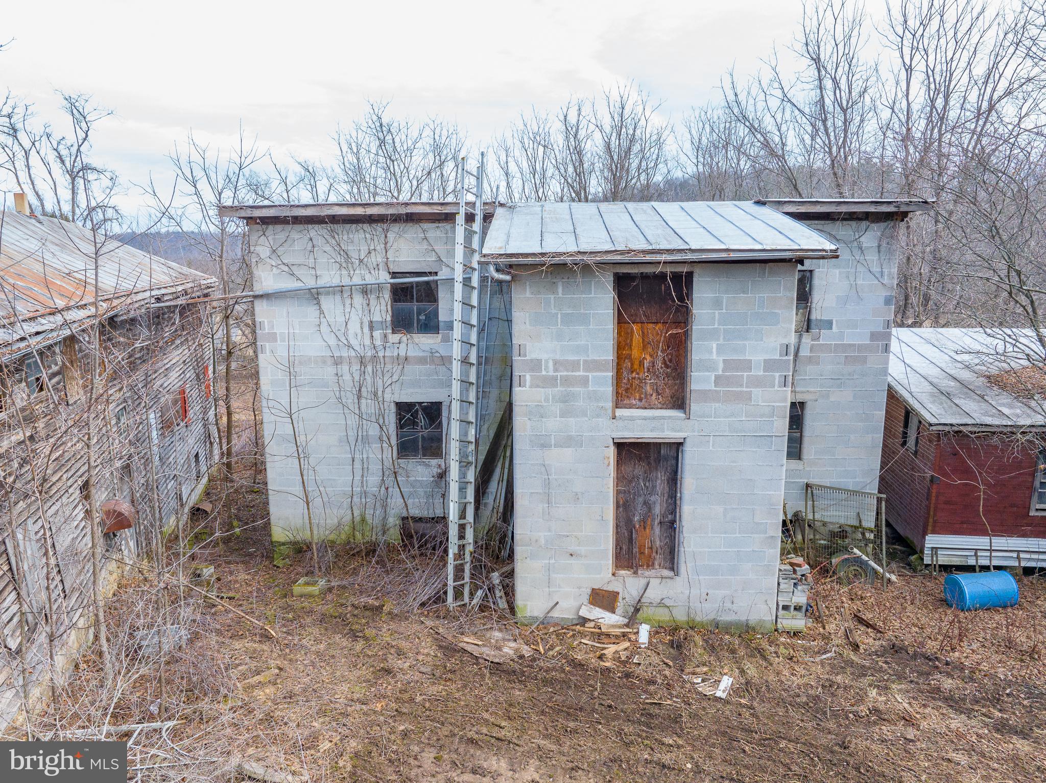 12 Conicville Road Mount Jackson, VA 22842 - Photo 13 of 14 a front view of a house with a yard