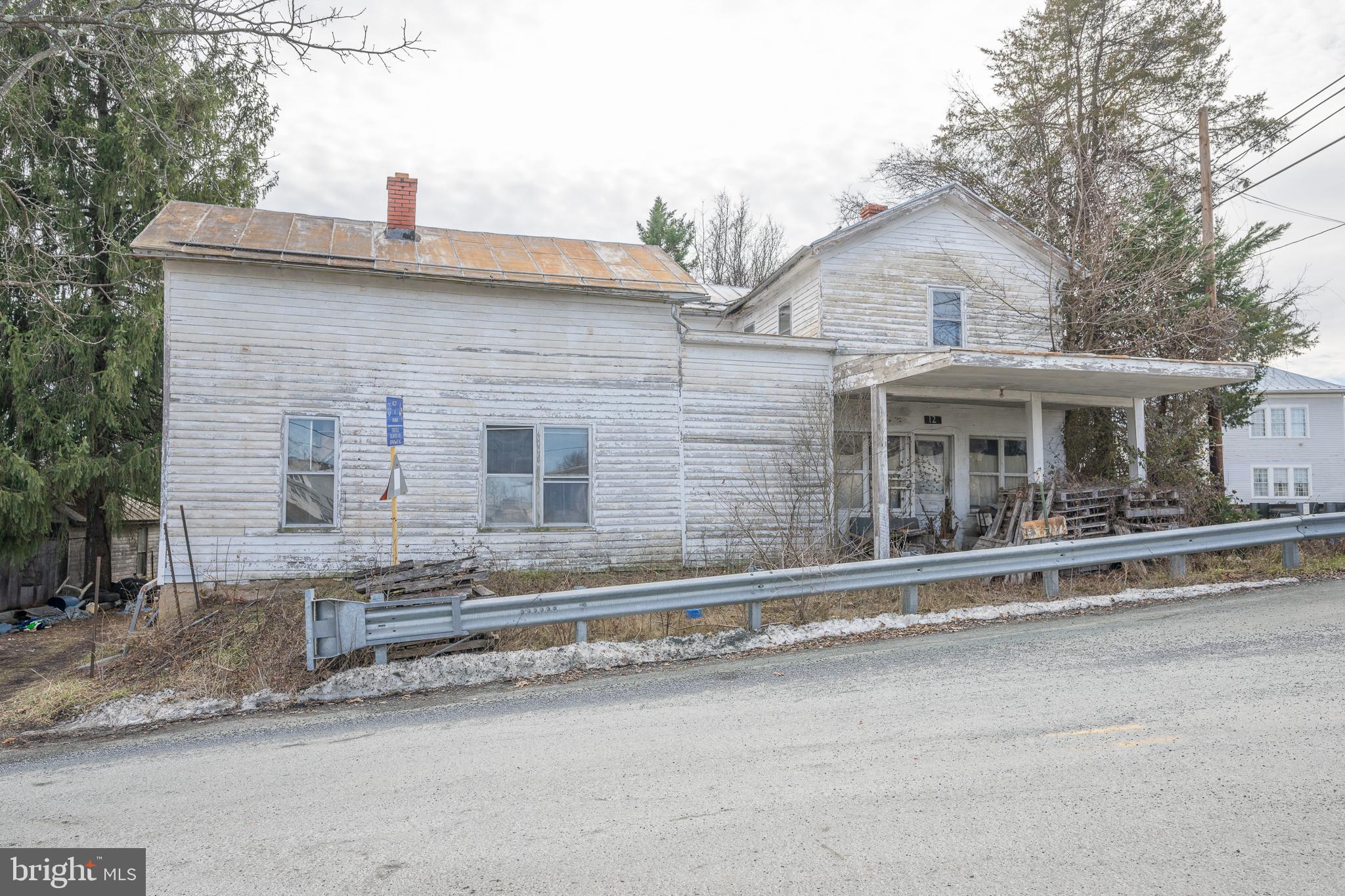 12 Conicville Road Mount Jackson, VA 22842 - Photo 2 of 14 a front view of a house with a yard