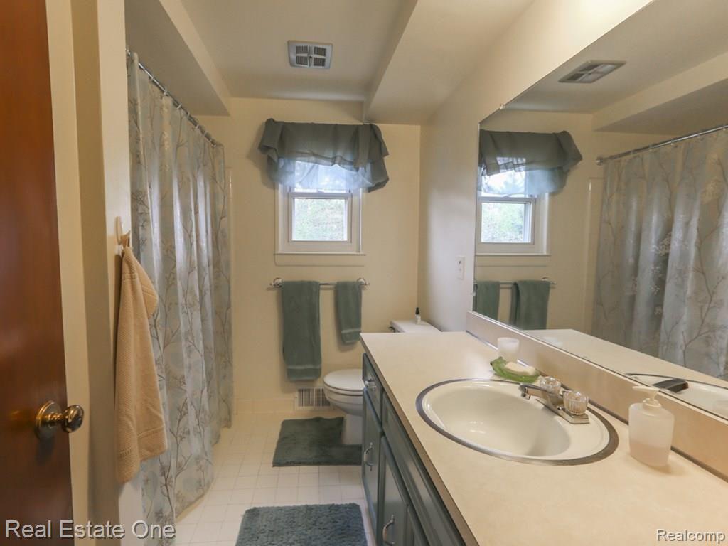 1157 Hayfield Road Rochester, MI 48306 - Photo 13 of 18 LB5A3960.jpg