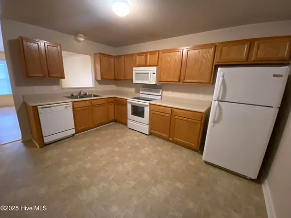 $1,225 | 202 Streamwood Drive, Jacksonville, NC 28546