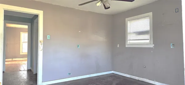 a view of empty room with window