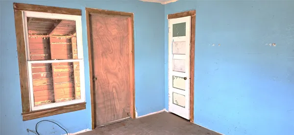 a view of an empty room and window