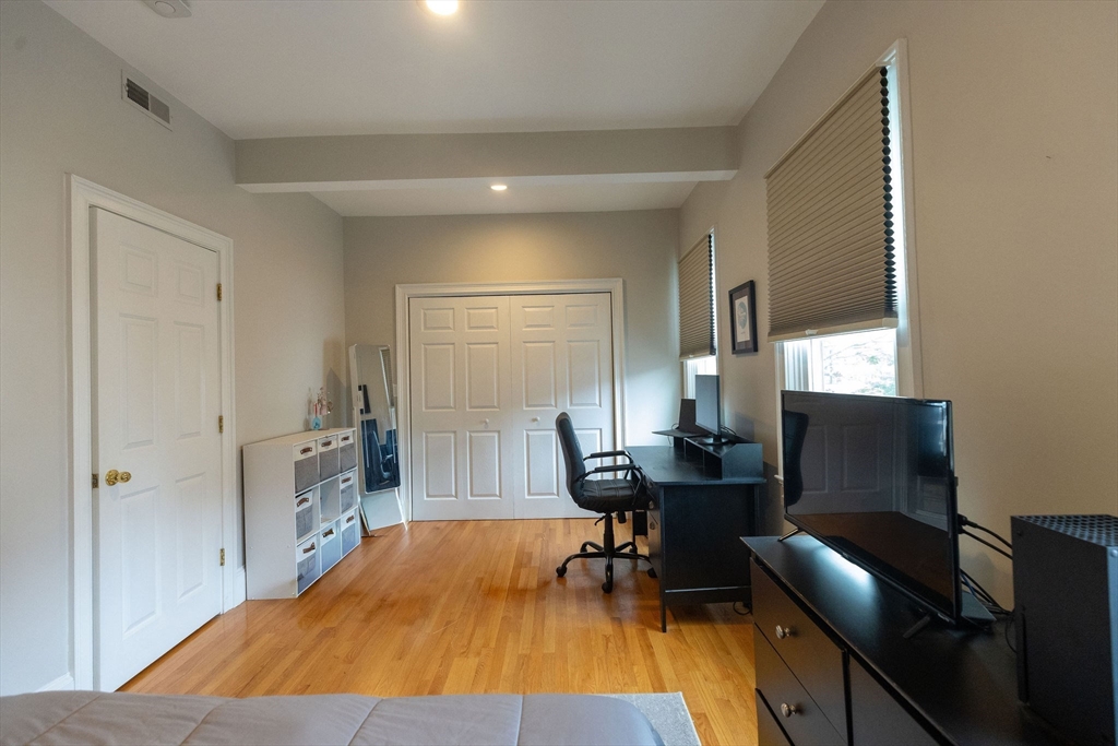 549 East 3rd Street, Unit A2 Boston, MA 02127 - Photo 12 of 27