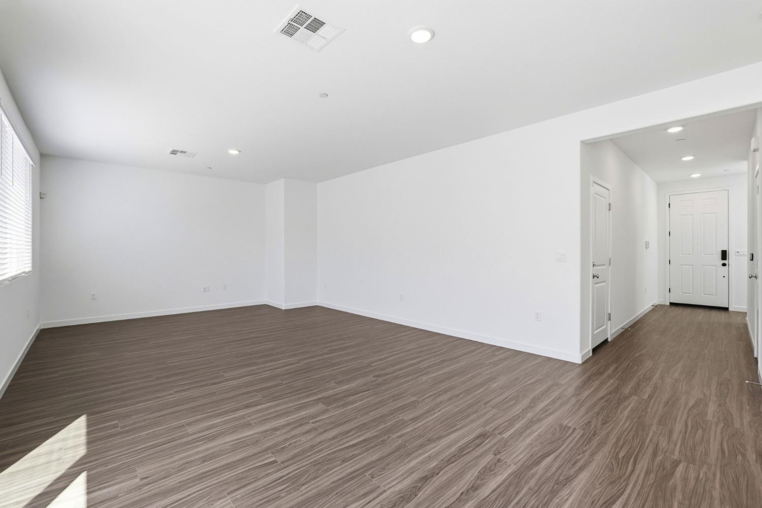 1243 Leonhardt Loop Lincoln, CA 95648 - Photo 4 of 12