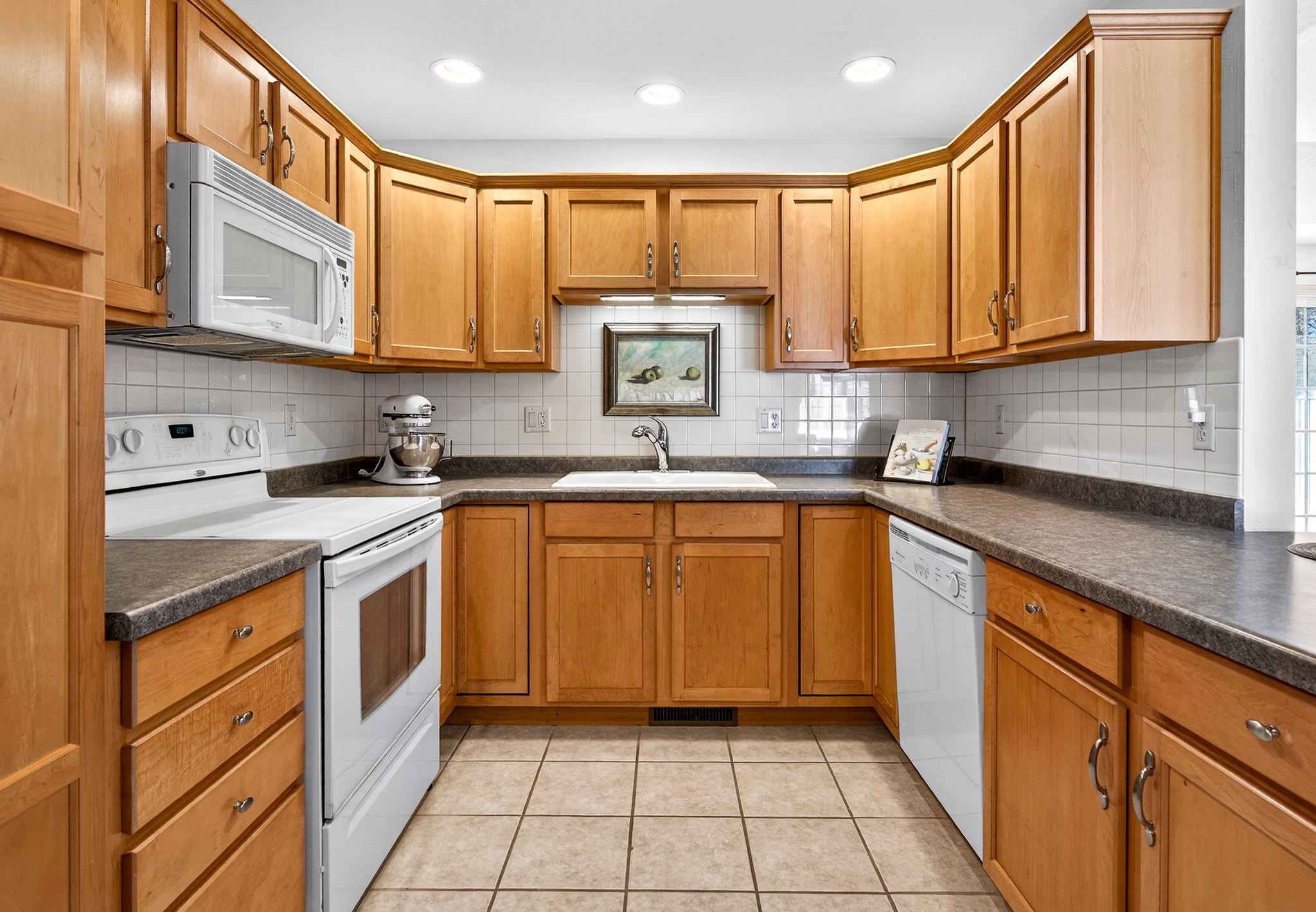 4745 Westbrook Court Appleton, WI 54913 - Photo 11 of 57