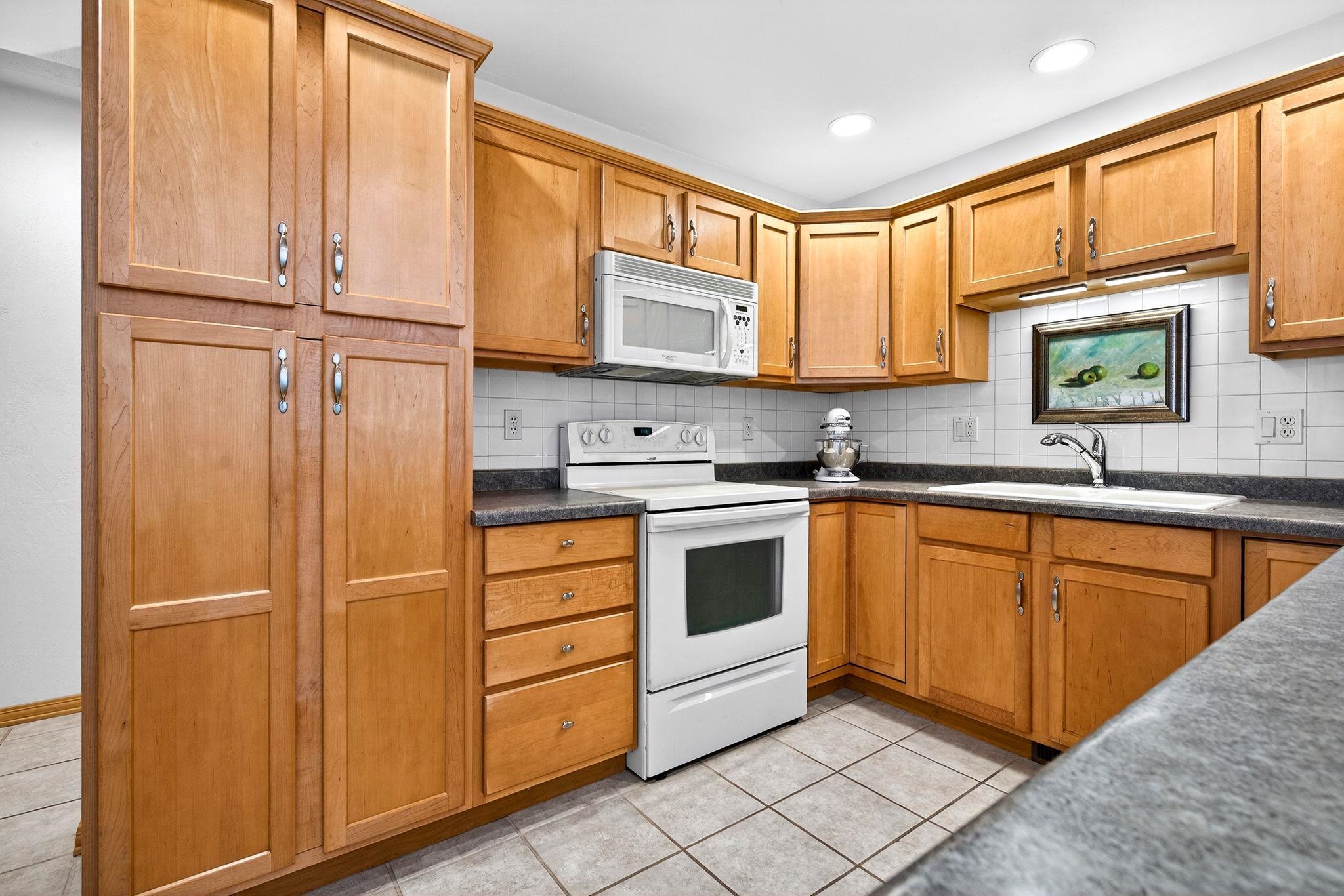 4745 Westbrook Court Appleton, WI 54913 - Photo 9 of 57