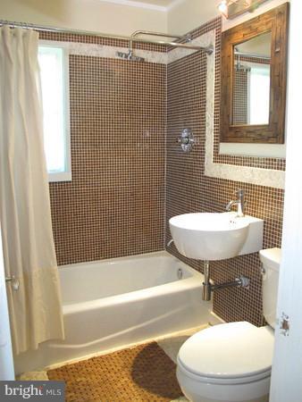 1911 Griffith Road Falls Church, VA 22043 - Photo 14 of 17 Bath 2