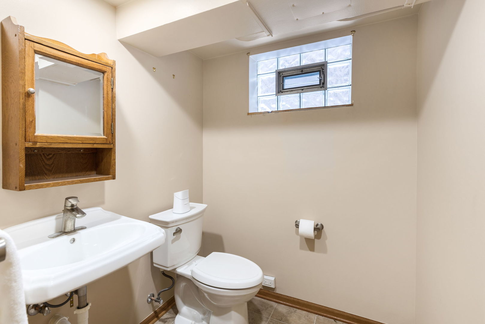 428 Callan Avenue Evanston, IL 60202 - Photo 15 of 21 a bathroom with a sink mirror and toilet