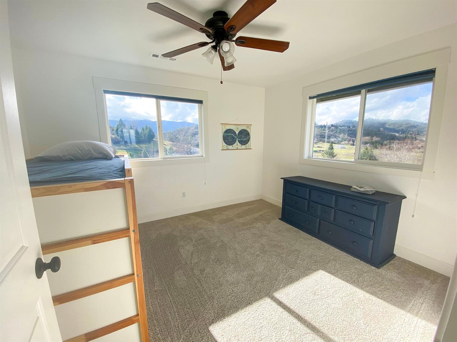 1340 Vawter Road Medford, OR 97501 - Photo 19 of 35 Guest Bedroom 1. Has same gorgeous view