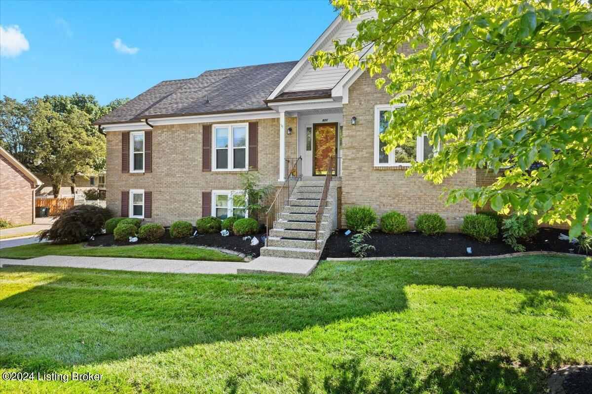 821 Foxgate Road Louisville, KY 40223 - Photo 3 of 41 03-821 Foxgate Rd-3