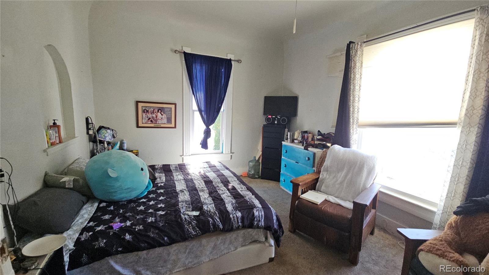 402 East Routt Avenue Pueblo, CO 81004 - Photo 8 of 9 a living room with furniture