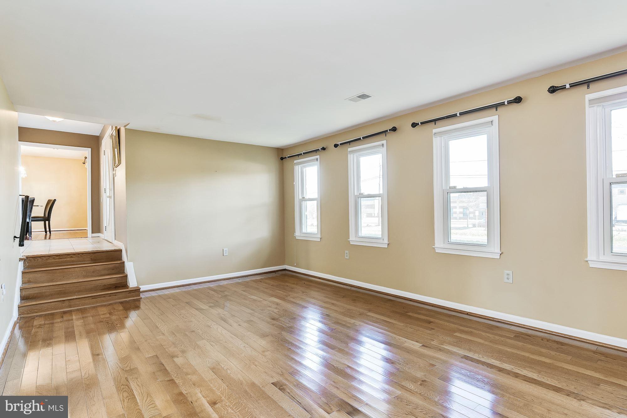 17004 Cashell Road Rockville, MD 20853 - Photo 6 of 44 Living Room