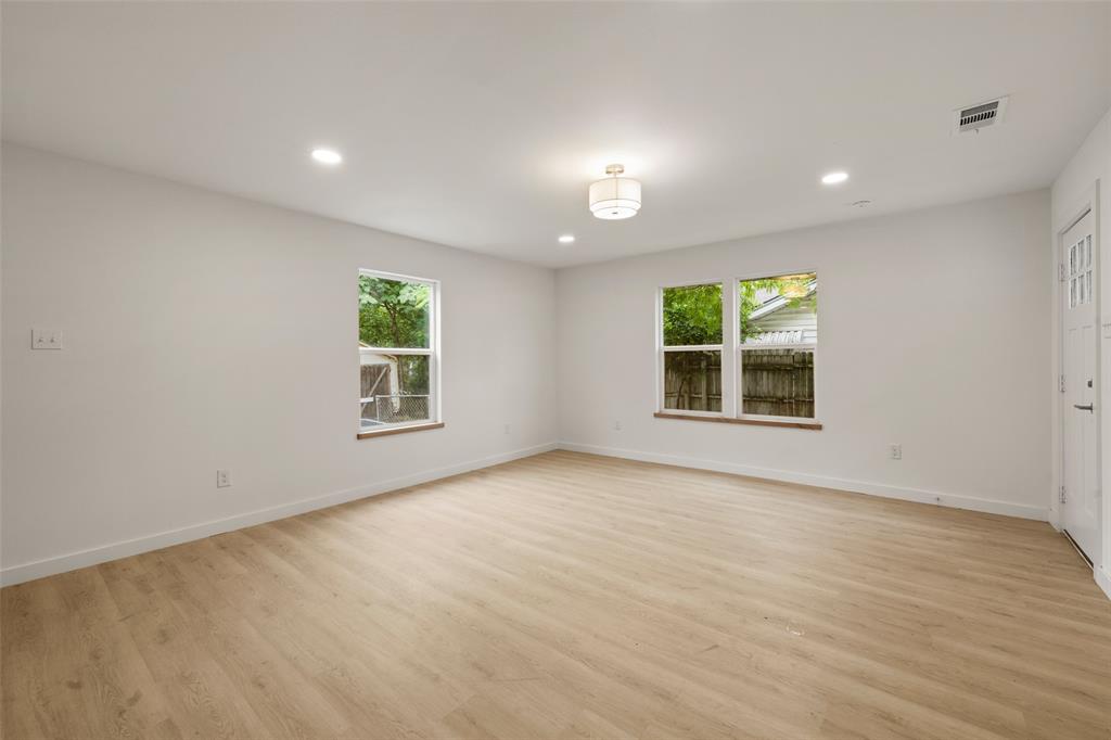 3613 North 25th Street Waco, TX 76708 - Photo 8 of 18