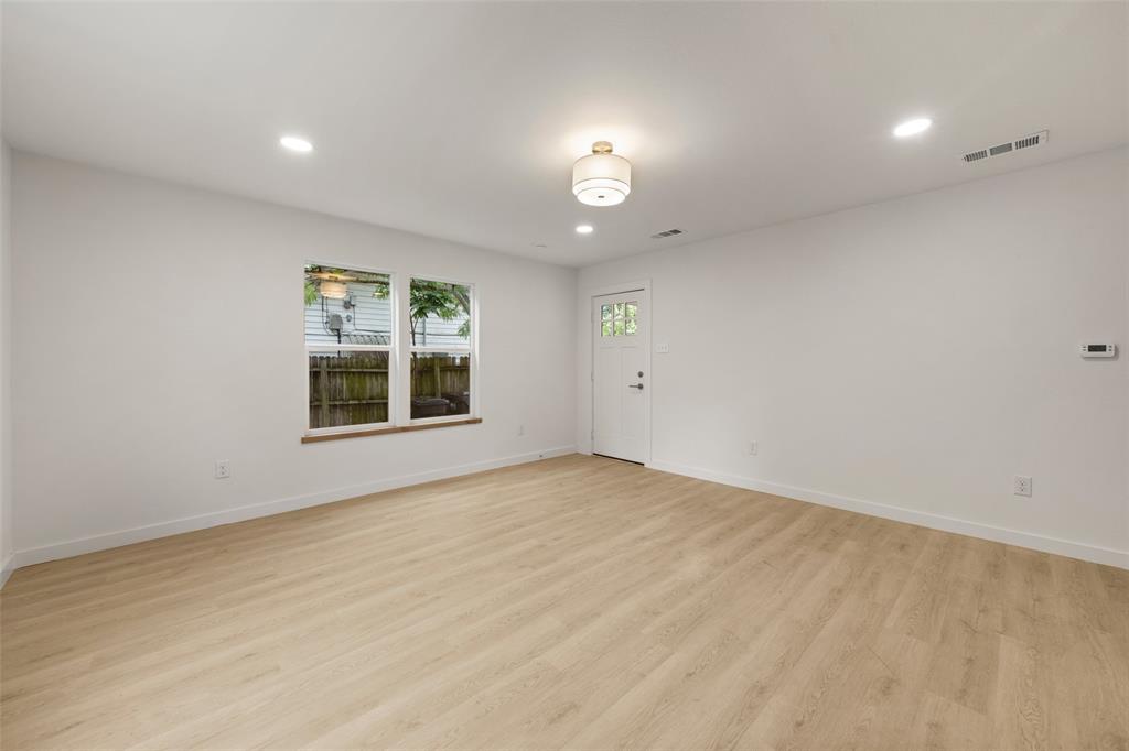 3613 North 25th Street Waco, TX 76708 - Photo 9 of 18