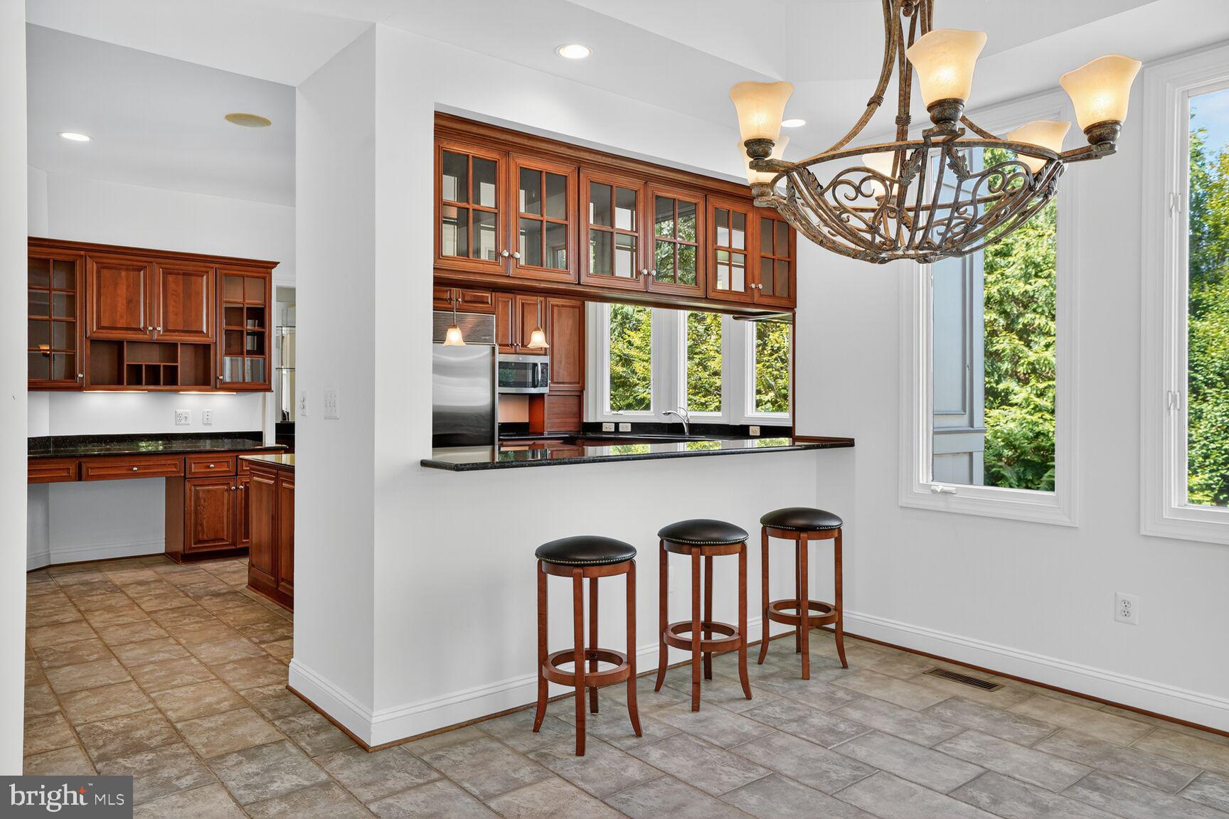 3950 27th Road North Arlington, VA 22207 - Photo 24 of 86 View of KT and breakfast bar from breakfast room