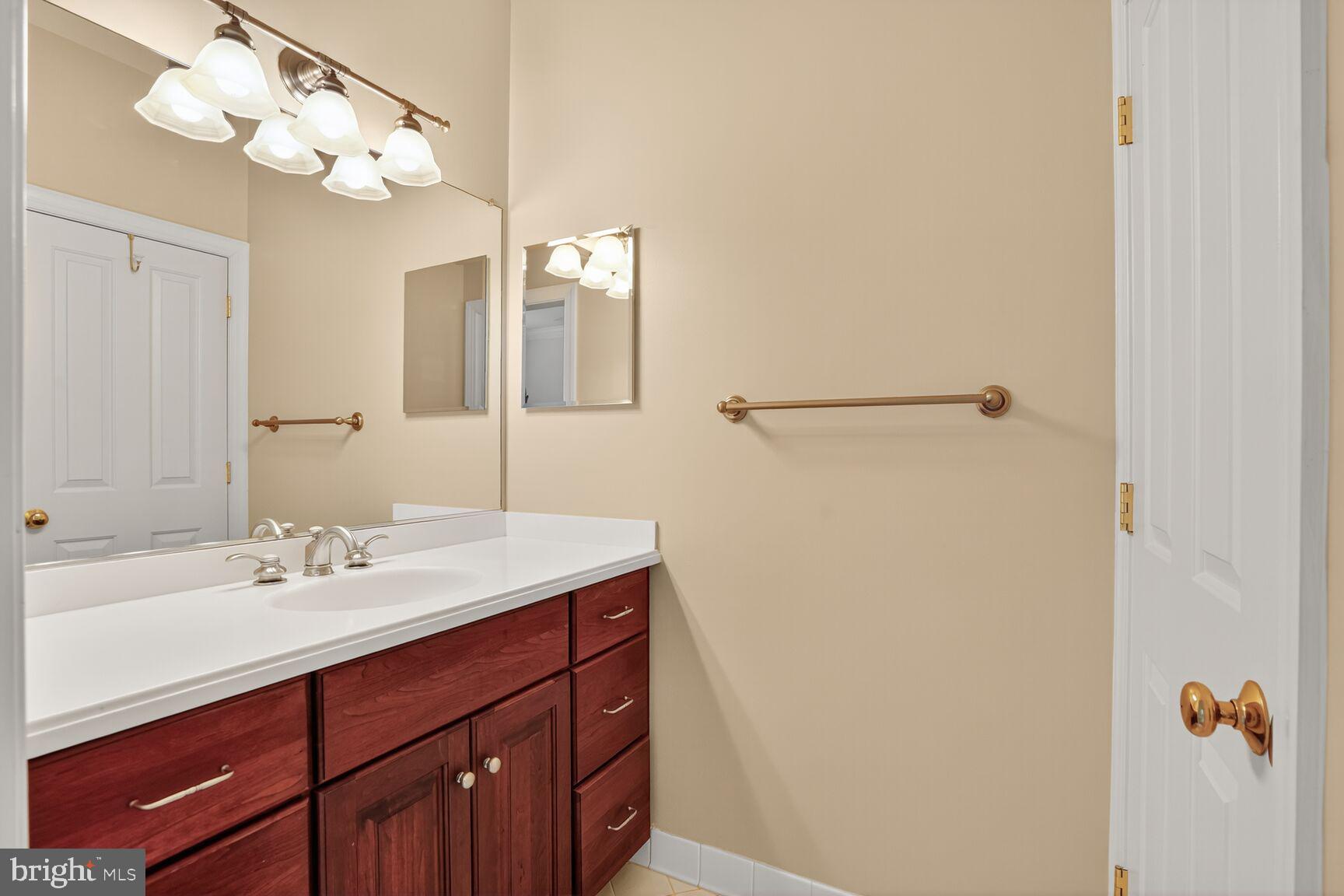 3950 27th Road North Arlington, VA 22207 - Photo 44 of 86 Jack and Jill bath between BR 2 & 3