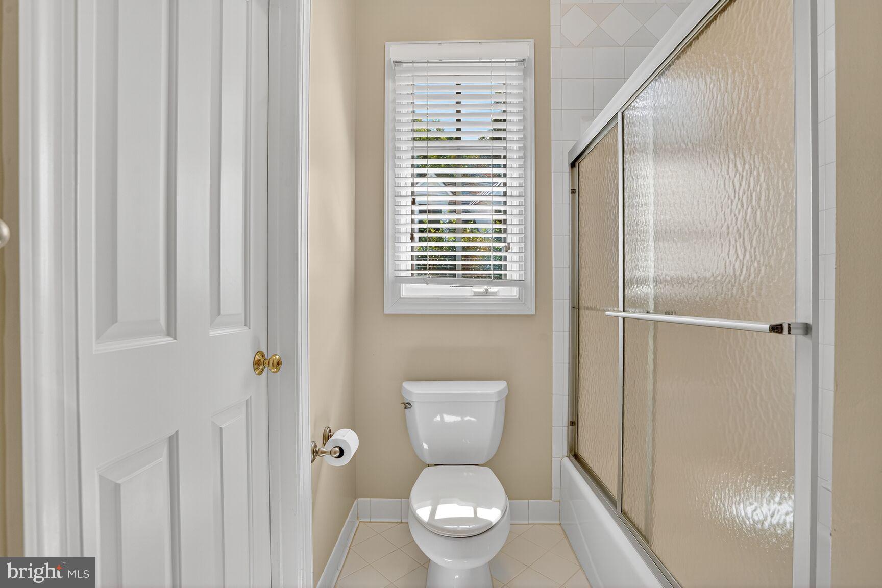 3950 27th Road North Arlington, VA 22207 - Photo 45 of 86 Jack and Jill bath between BR 2 & 3