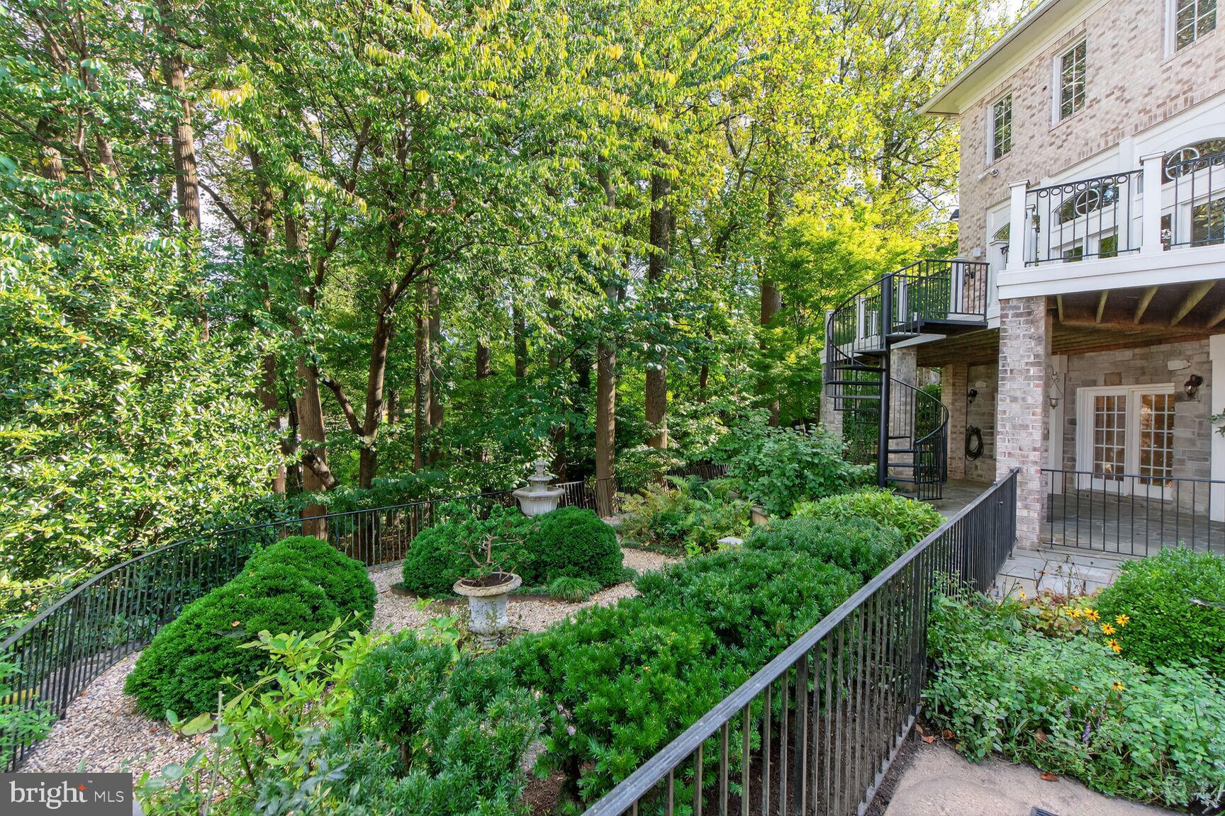 3950 27th Road North Arlington, VA 22207 - Photo 63 of 86 Lush yard with mature plantings