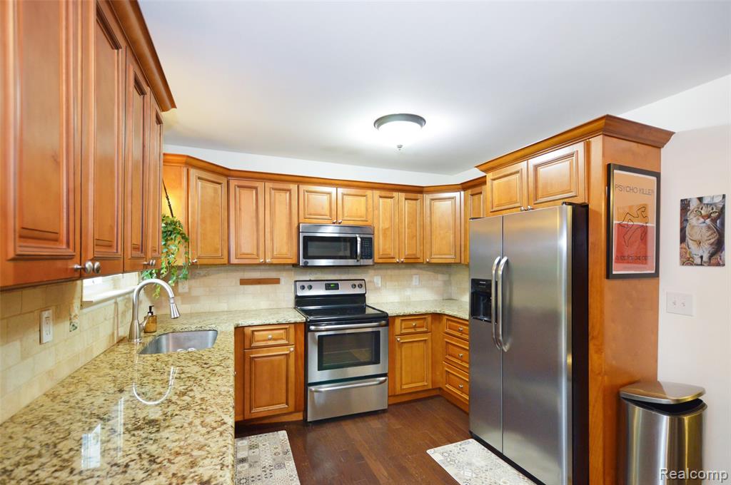 3851 Mapleleaf Road Waterford, MI 48328 - Photo 7 of 28
