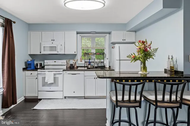 $1,800,000 | 22 Grassy Lake Road, Shamong, NJ 08088