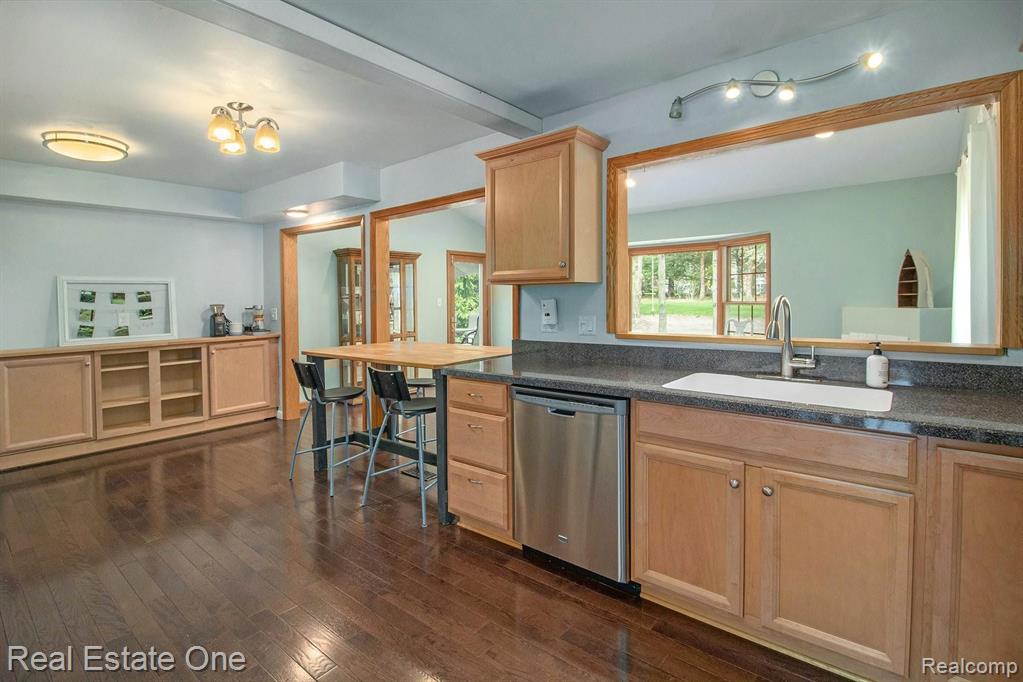 1296 Barneswood Lane Rochester Hills, MI 48306 - Photo 6 of 32