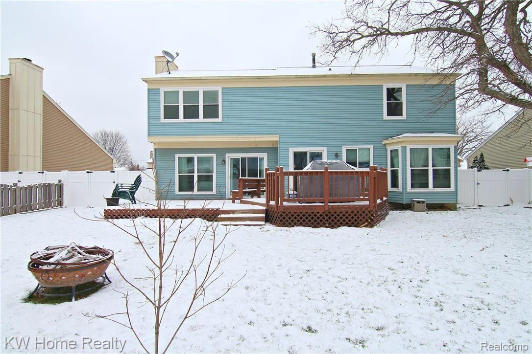 1131 Paddington Road Canton, MI 48187 - Photo 2 of 14 Paddington Rd Back.jpg