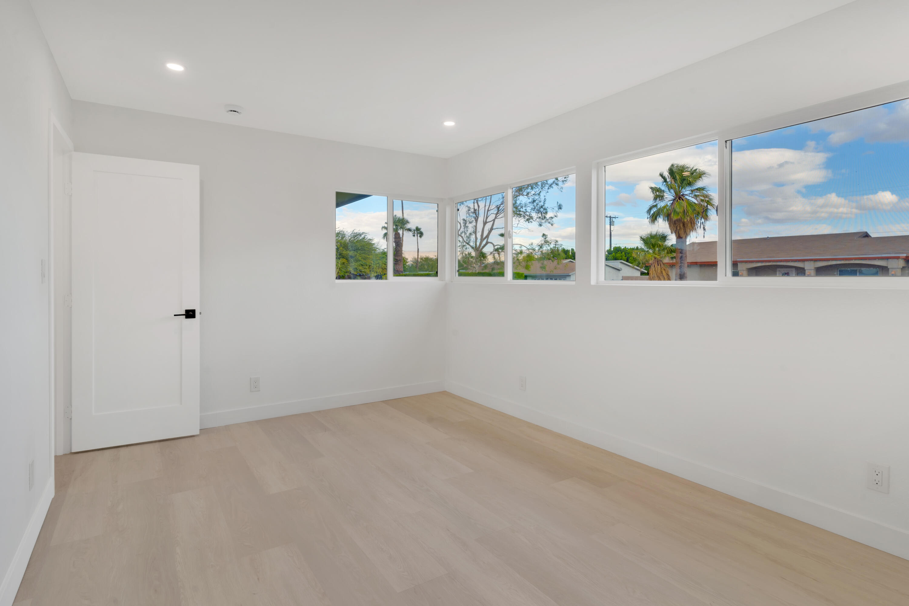 3087 North Biskra Road Palm Springs, CA 92262 - Photo 23 of 31 an empty room with windows