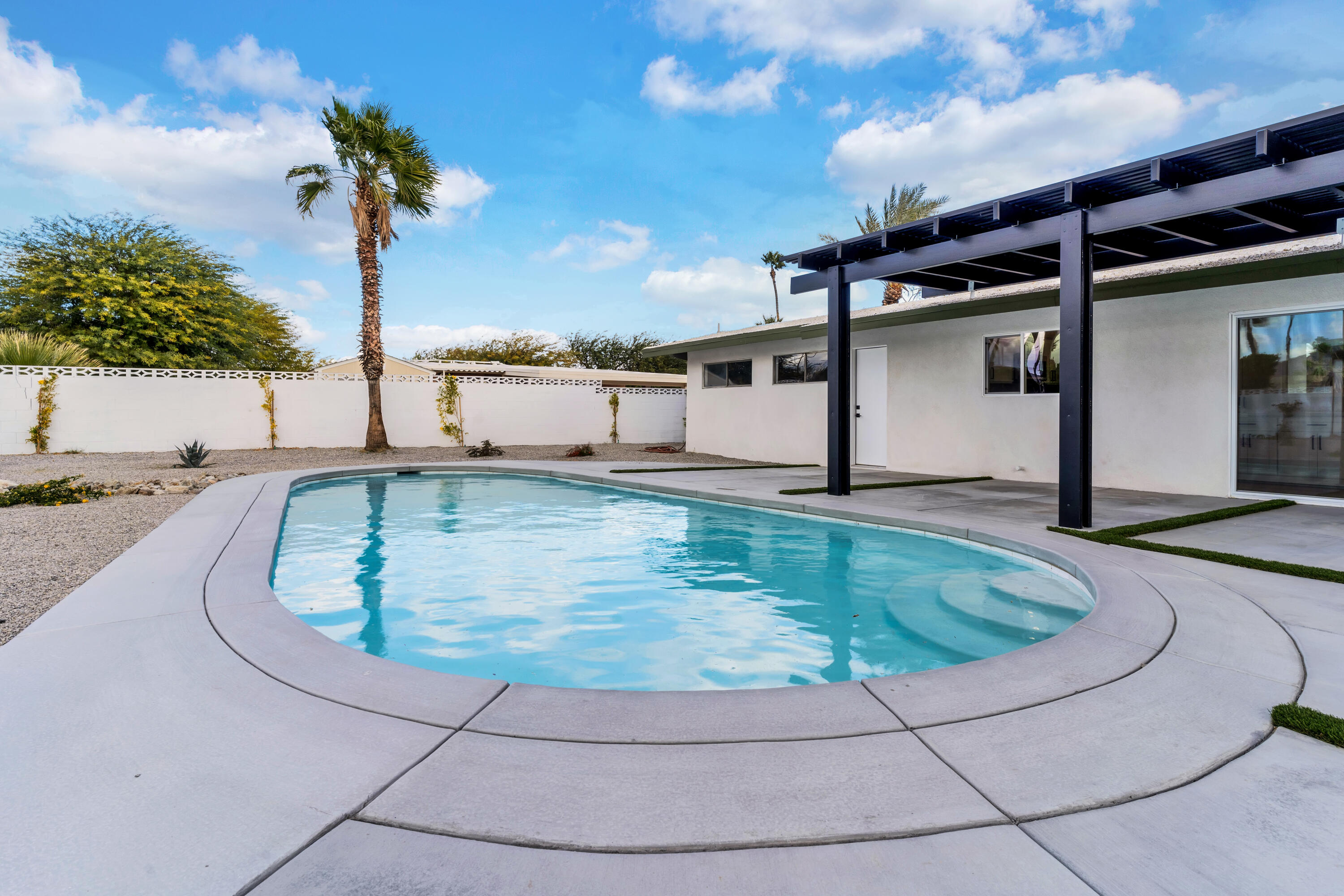 3087 North Biskra Road Palm Springs, CA 92262 - Photo 3 of 31 a view of a terrace